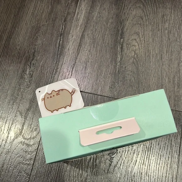 Pusheen AirPods 1/2 case - Picture 9 of 11
